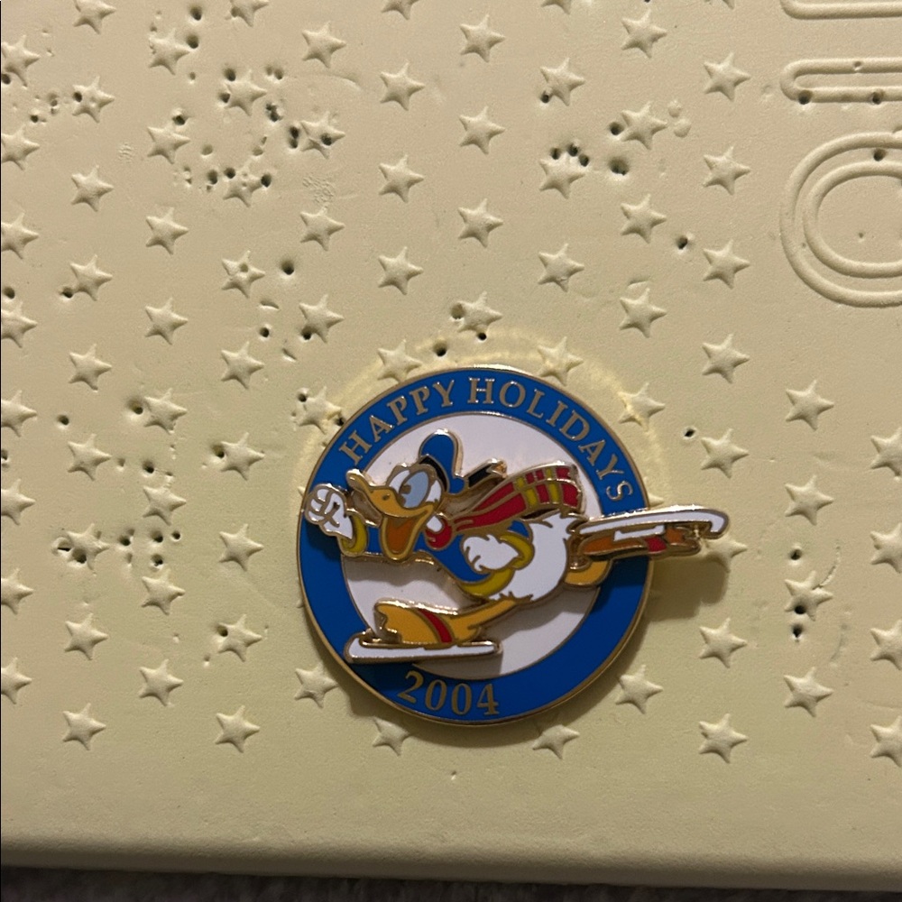 Donald Duck pin